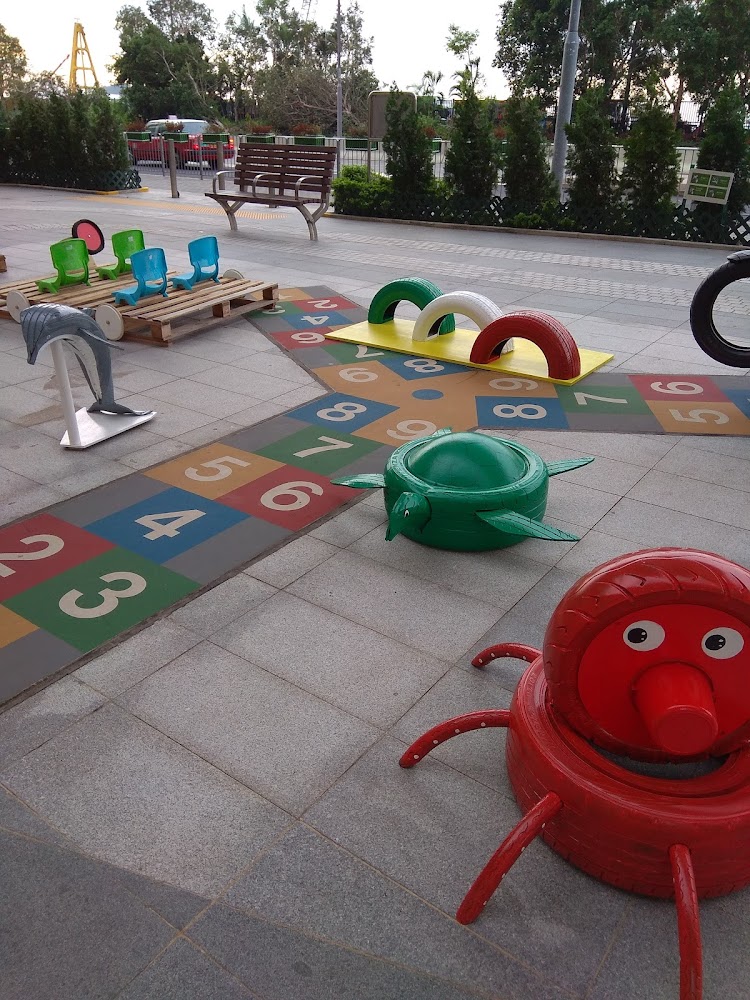 Kennedy Town Swimming Pool Sitting-out Area photo 4