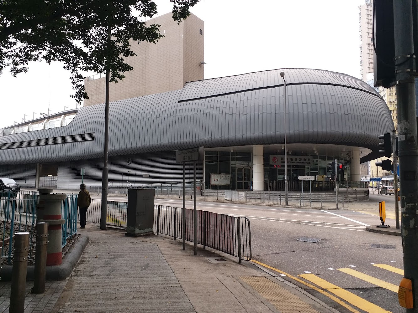 Kennedy Town Swimming Pool Sitting-out Area photo 5