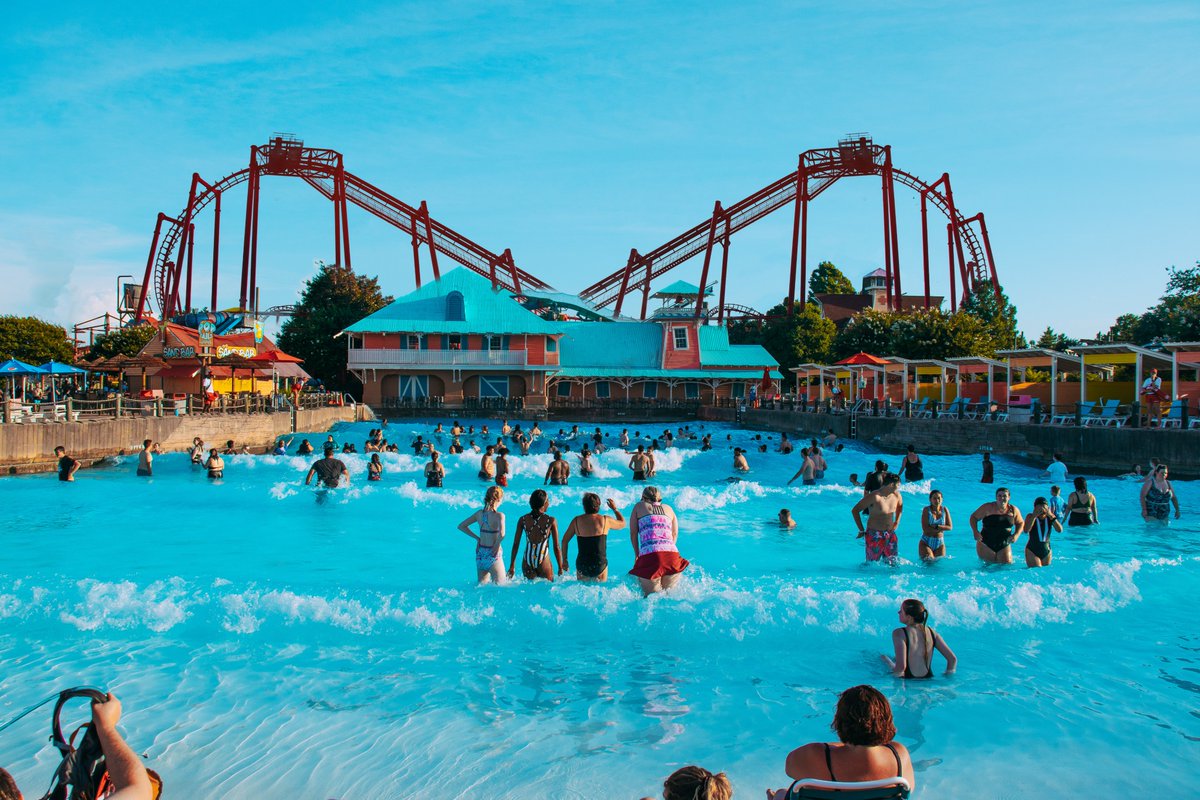 Kentucky Kingdom & Hurricane Bay photo 3