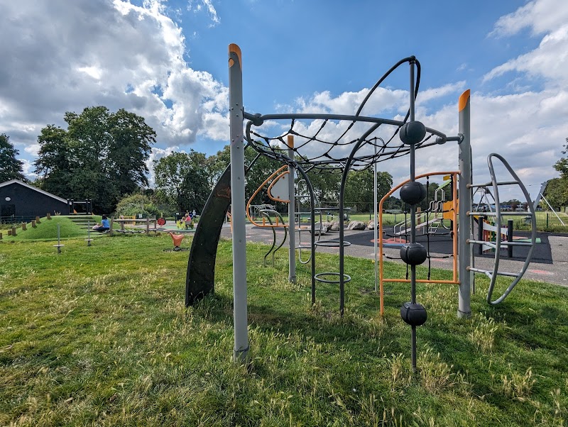 Kingston Road Play Area photo 3