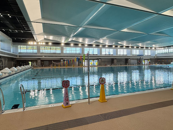 Kowloon Tsai Swimming Pool