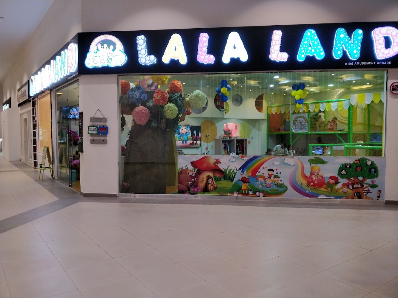 La La Land Amusement Arcade photo 2