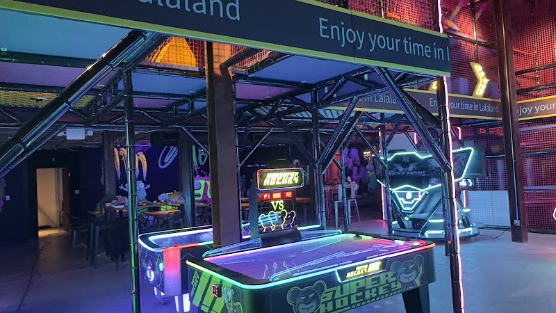 La La Land Party Space
