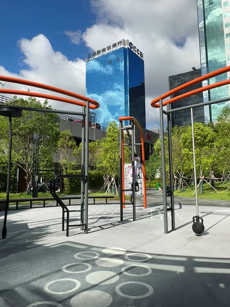 Lam Wah Street Playground photo 3