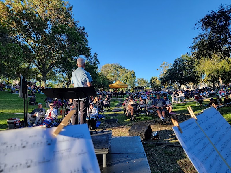 Los Cerritos Park photo 3