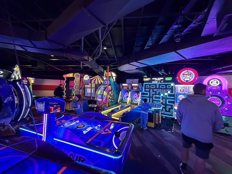 Lucky Strike Woodland Hills photo 3