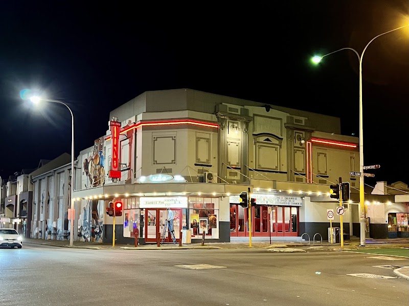 Luna Palace Cinemas photo 3