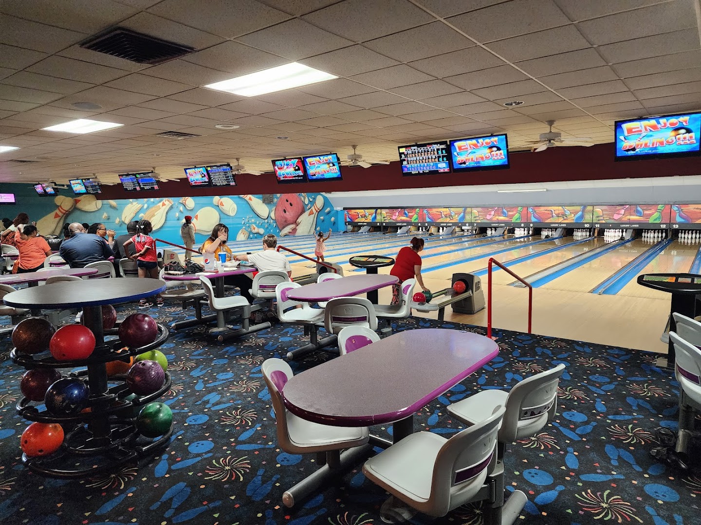Luxury Lanes & Lounge Inc photo 2