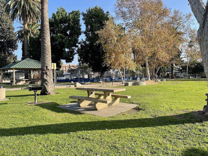 Maple Park photo 2