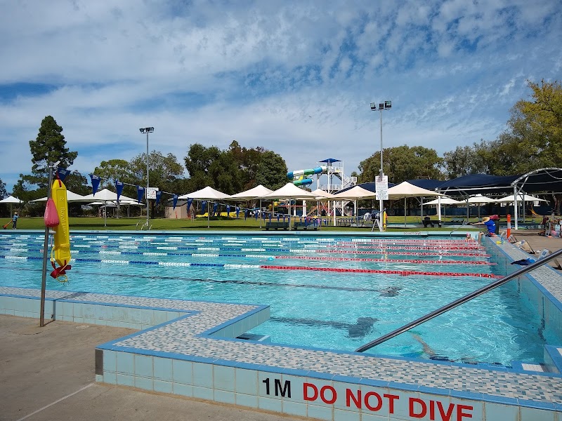 Marion Outdoor Pool photo 3