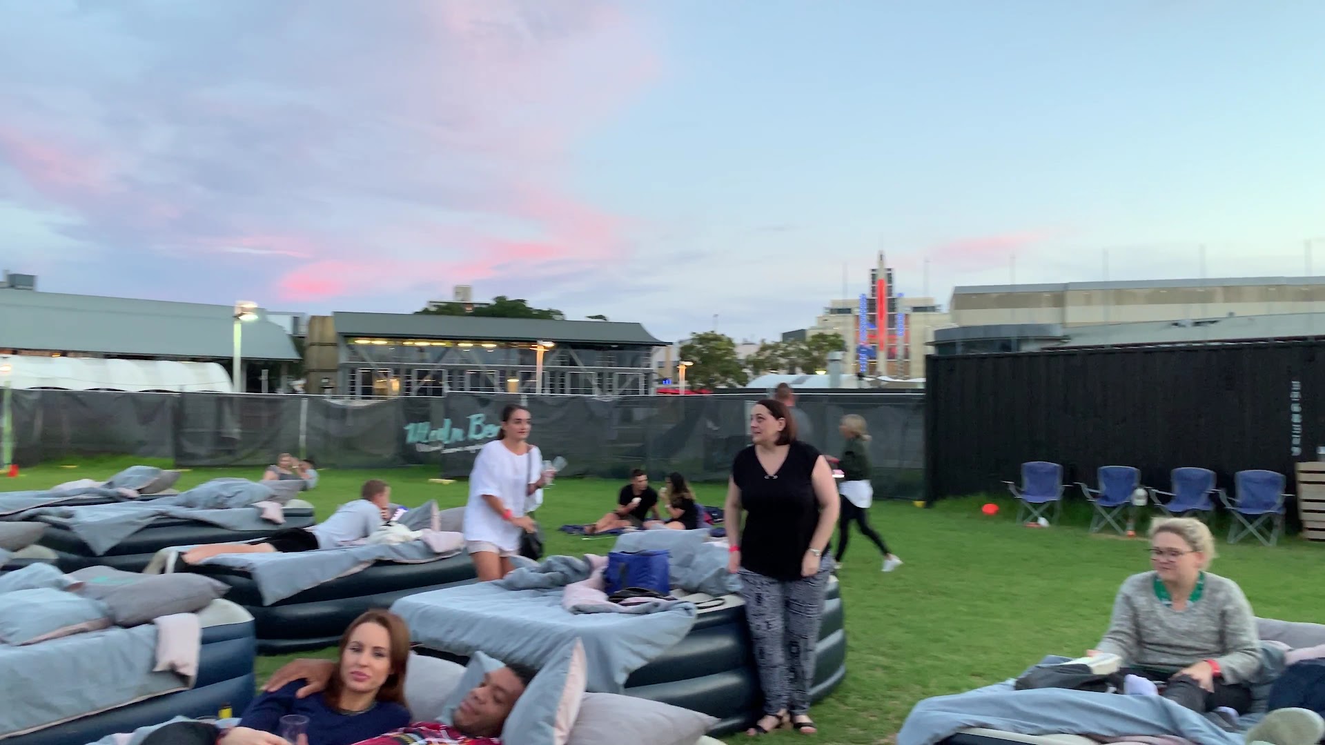 Mov’in bed - Outdoor Bed Cinema