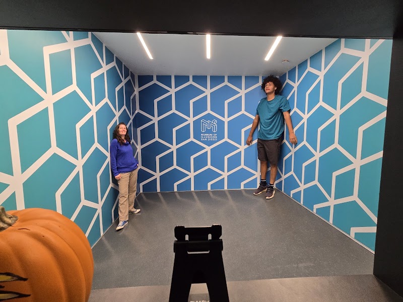 Museum of Illusions - San Diego