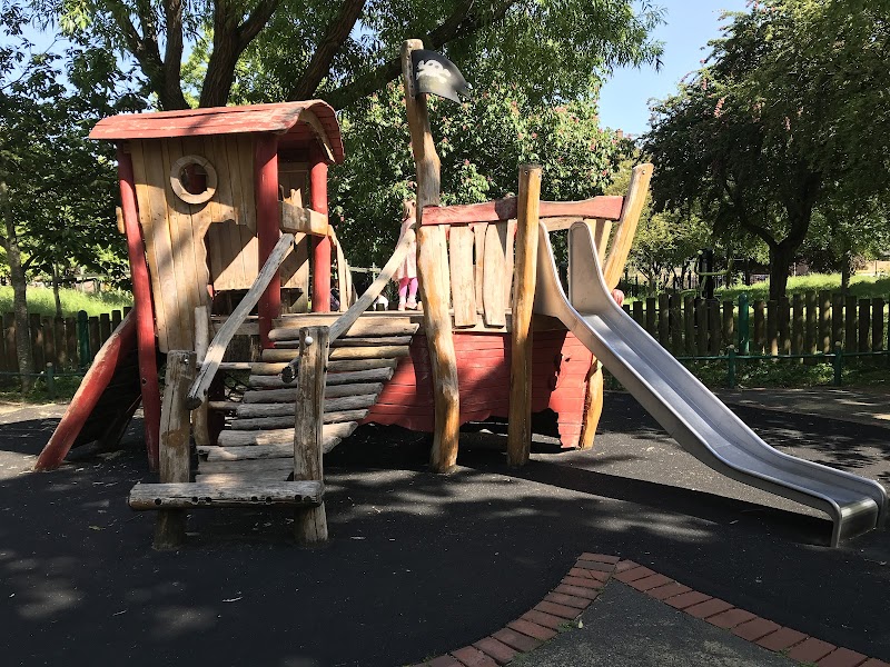 Pedlars Acre Park Play Area photo 2
