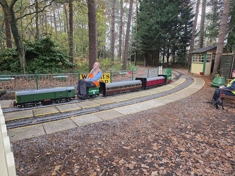 Pinewood Miniature Railway photo 2