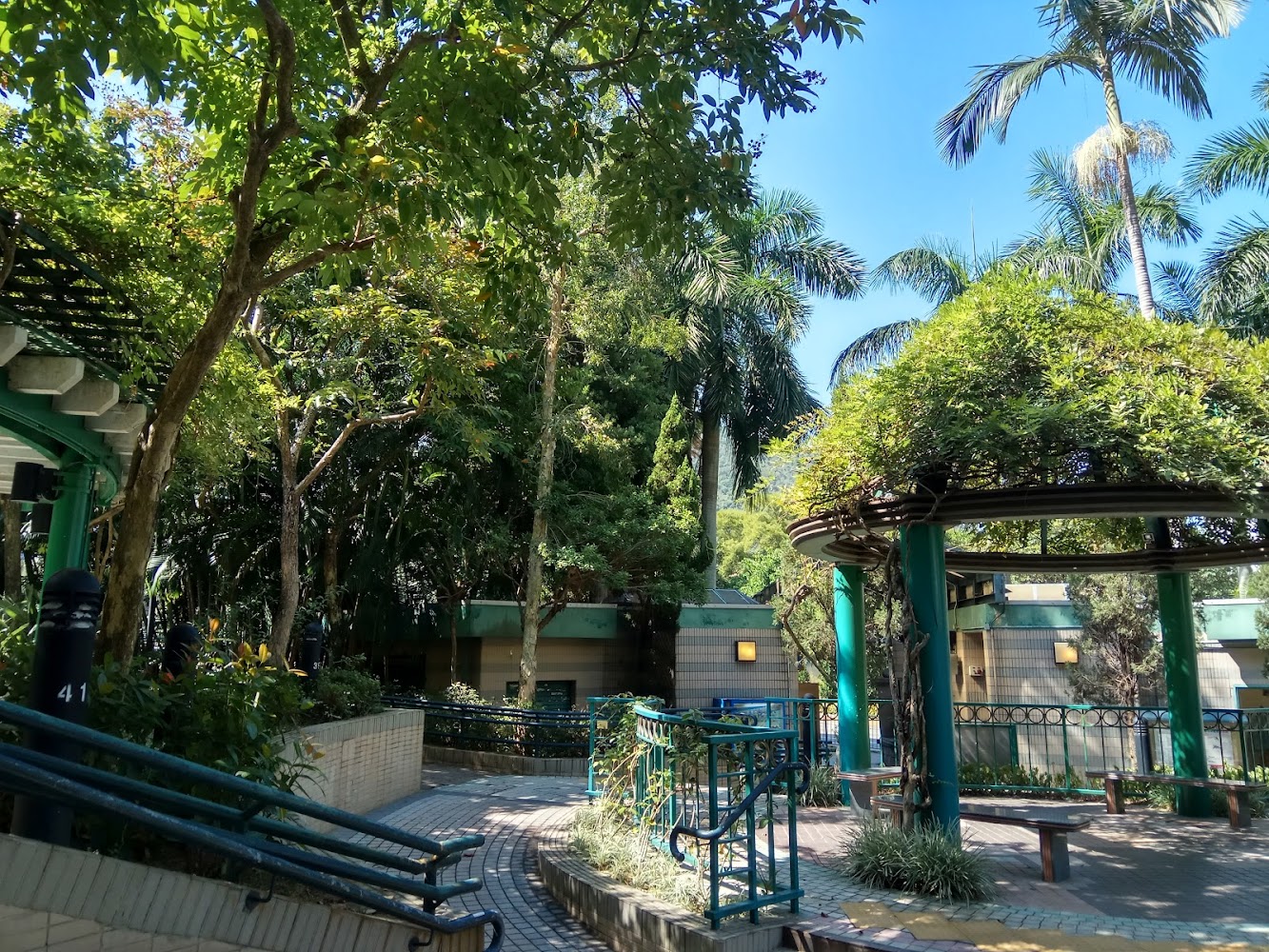 Pok Fu Lam Road Playground photo 3