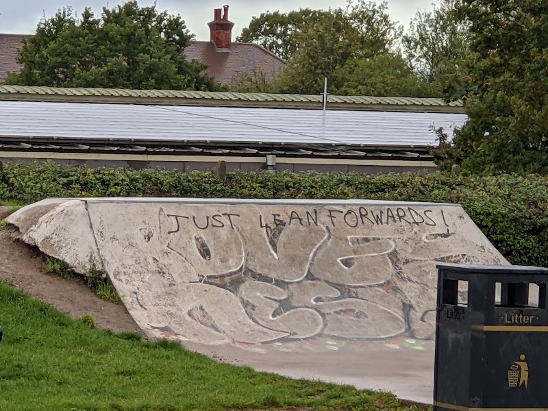 Pollards Hill Skate & Kids Grass Park photo 3