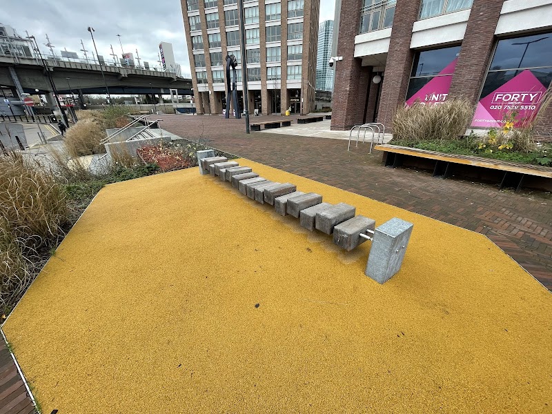 Poplar High Street Playground photo 3