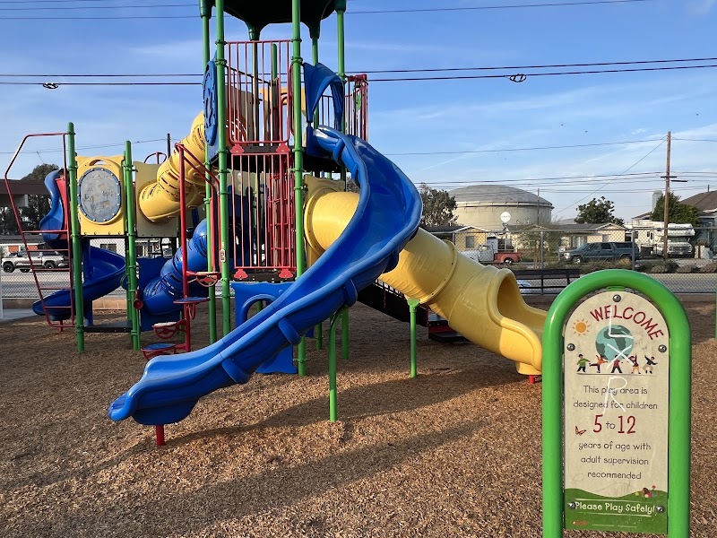 Pueblo Park Del Amo Blvd