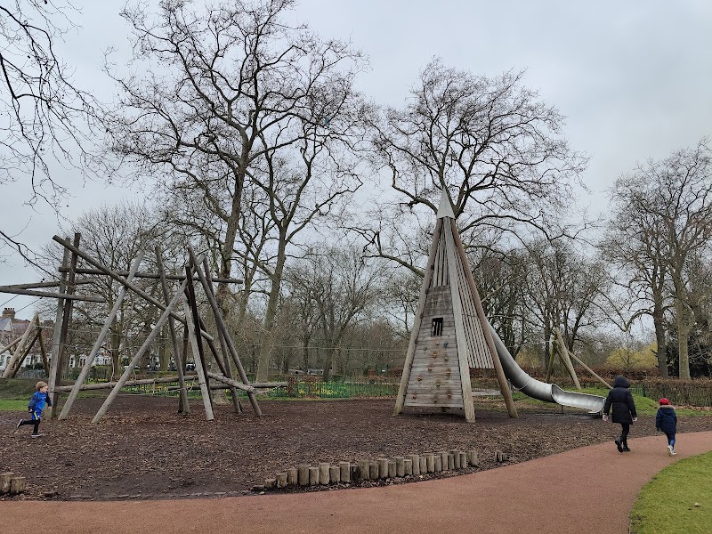 Queen's Park Playground | City Corporation photo 2
