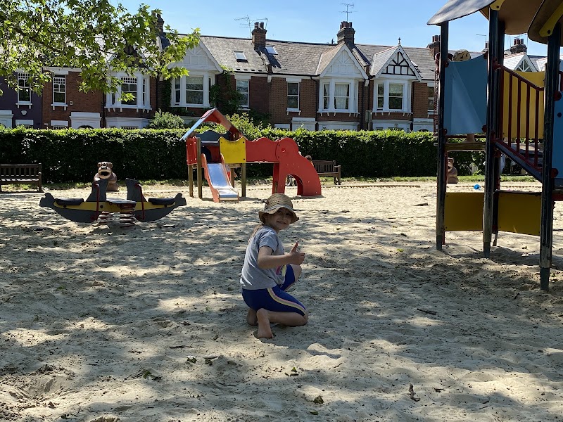 Queen's Park Playground | City Corporation photo 3