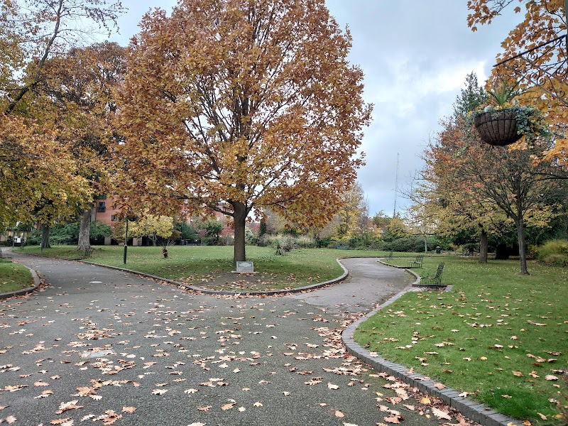Queens Gardens photo 2