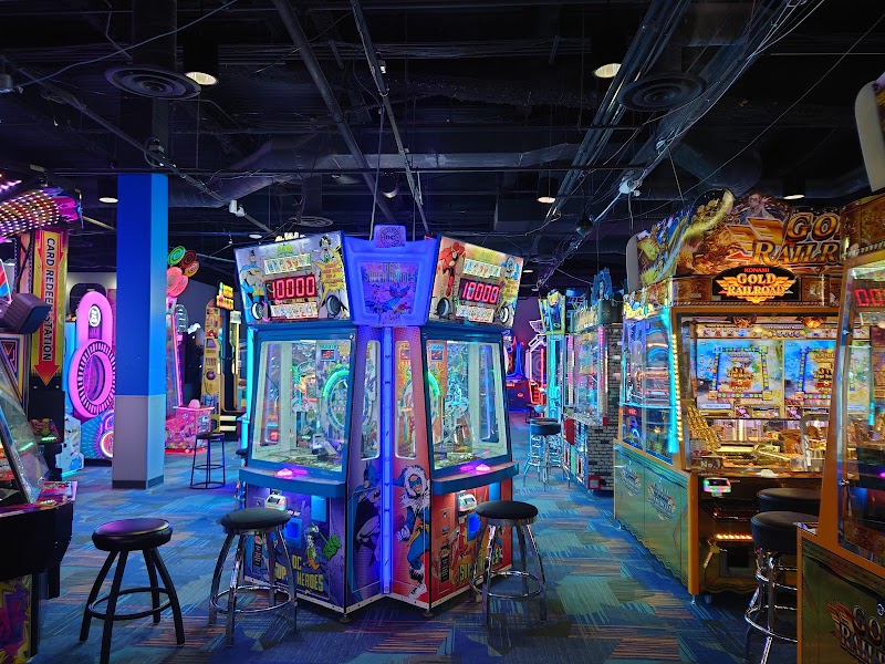 Round1 Bowling & Arcade - Puente Hills Mall photo 2