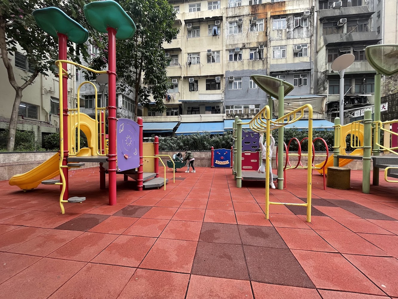Sai Woo Lane Playground photo 2