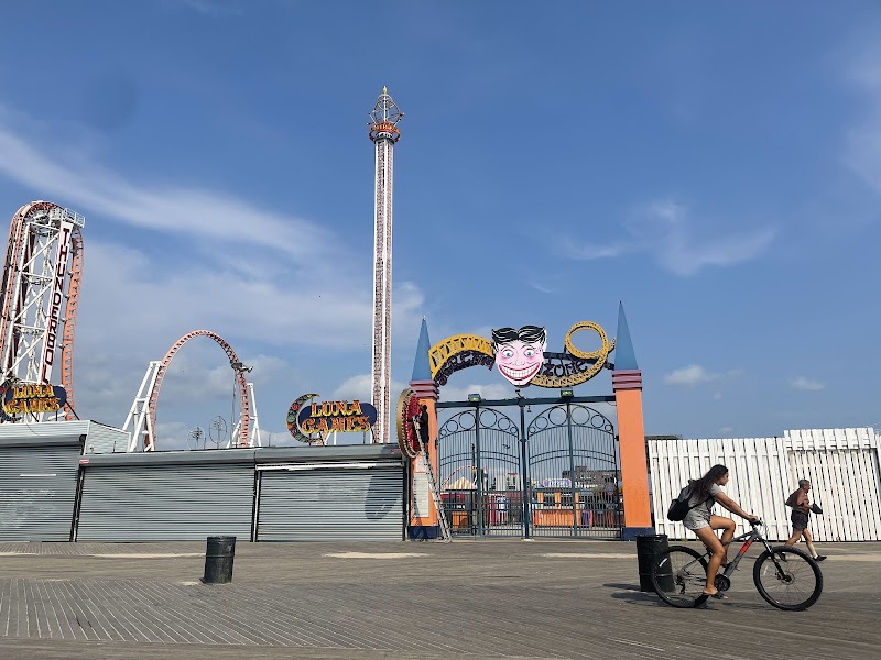 Scream Zone at Luna Park in Coney Island photo 2