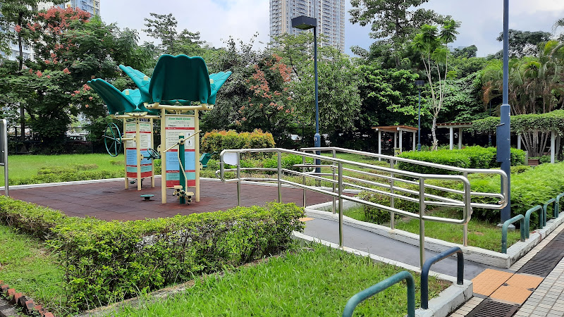 Shek Ku Lung Road Playground