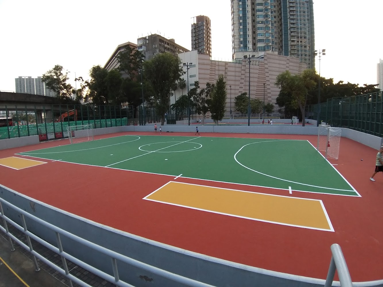 Shek Ku Lung Road Playground photo 2