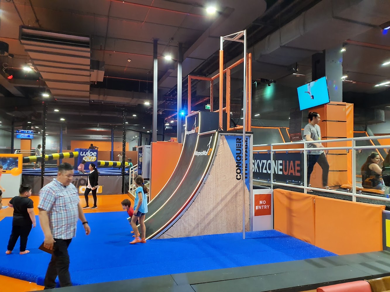 Sky Zone Trampoline Park | Battuta Mall photo 5
