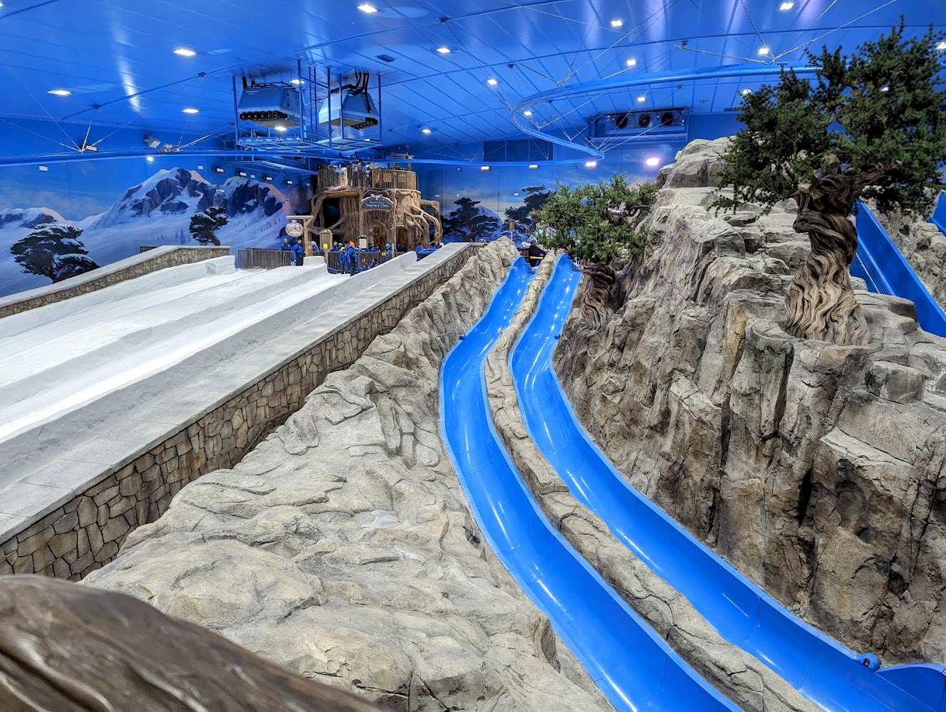 Snow Abu dhabi photo 2