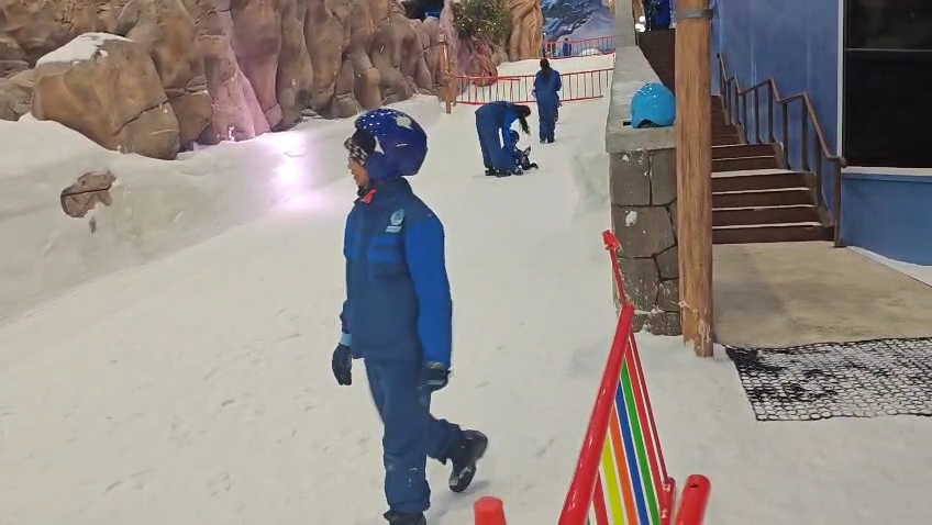 Snow Abu dhabi photo 3