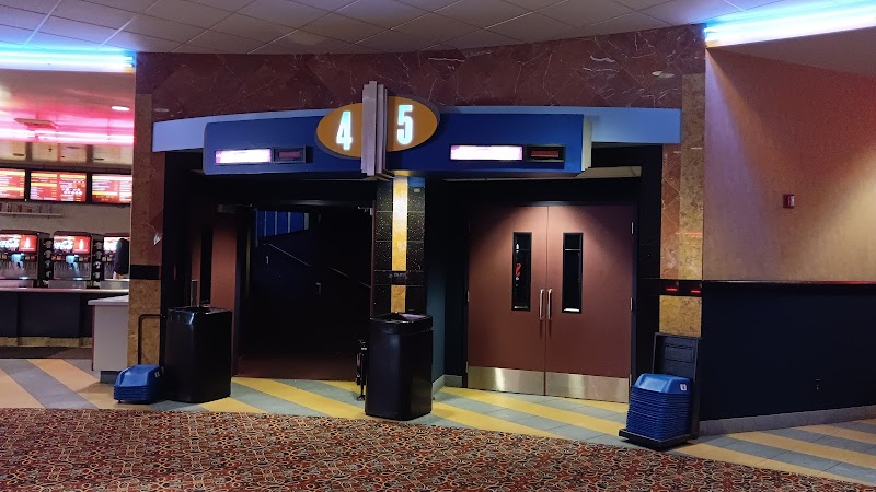 Starlight Cinemas Lakewood Center photo 3