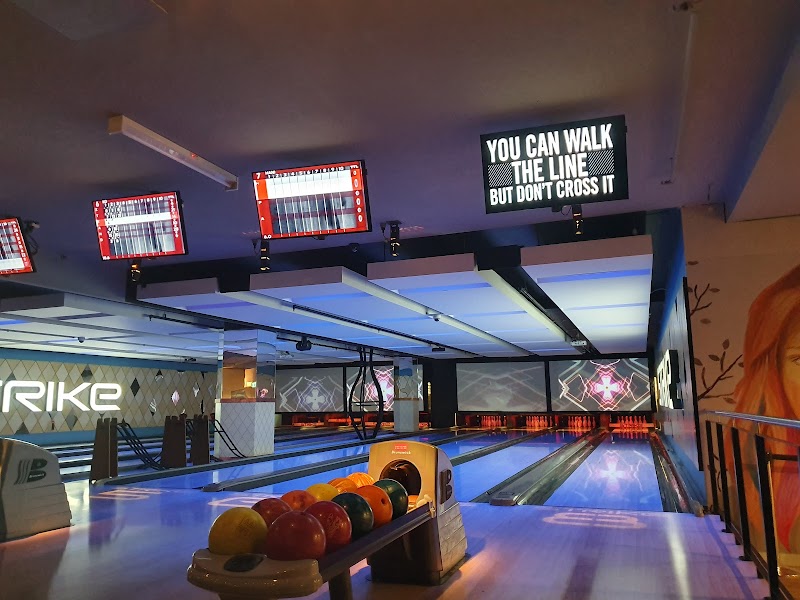 Strike Bowling Entertainment Quarter photo 2