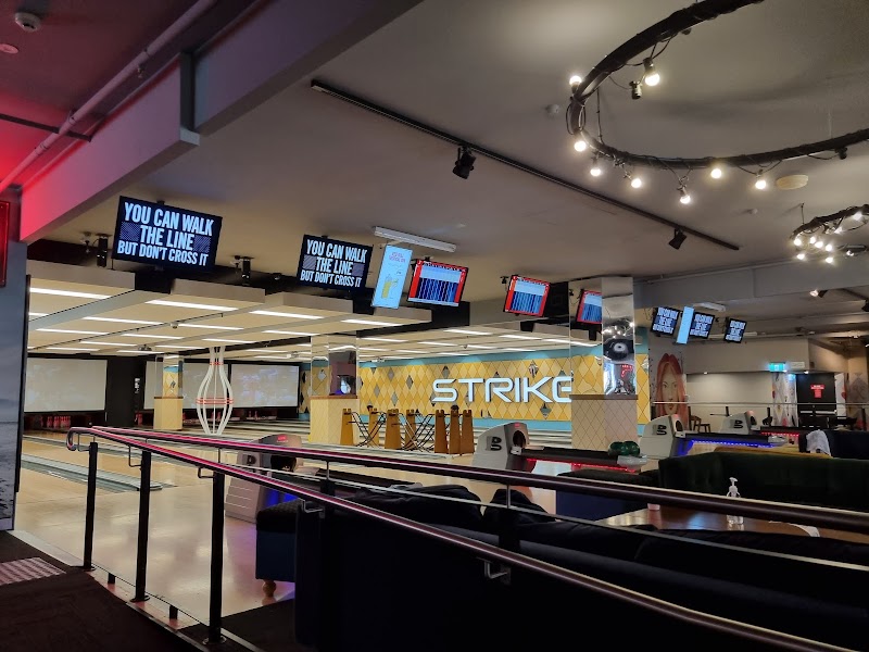 Strike Bowling Entertainment Quarter photo 3