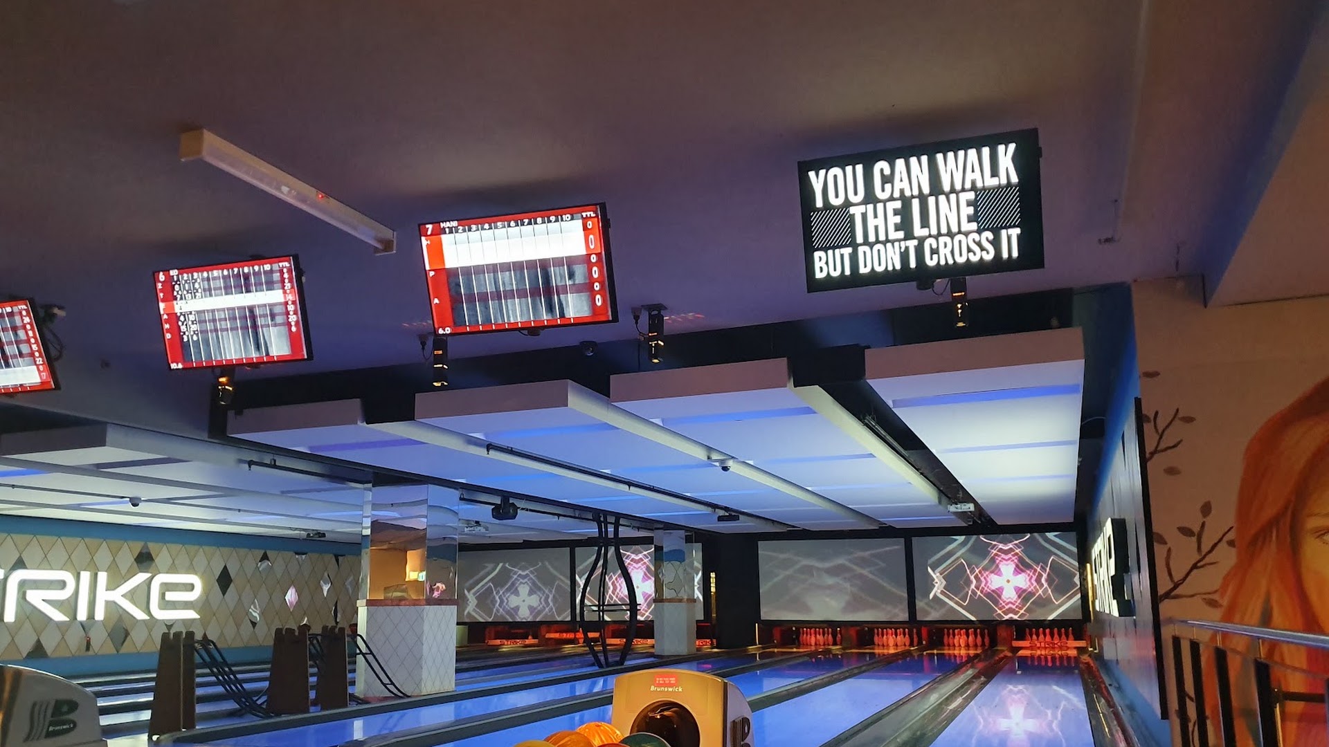 Strike Bowling Entertainment Quarter photo 3