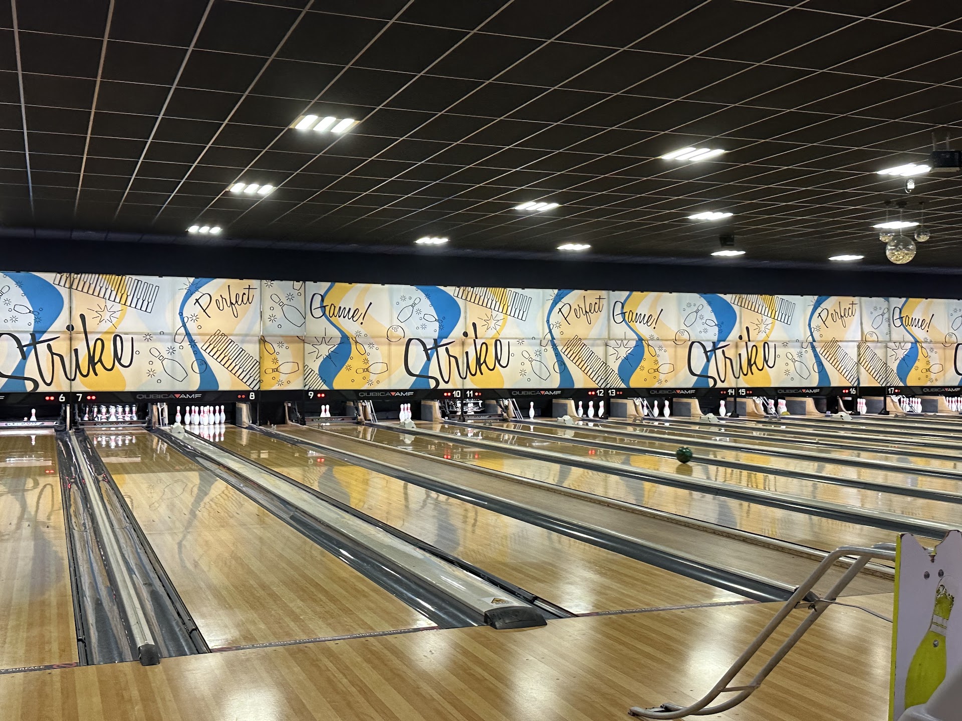 Strike Bowling Point Cook photo 2