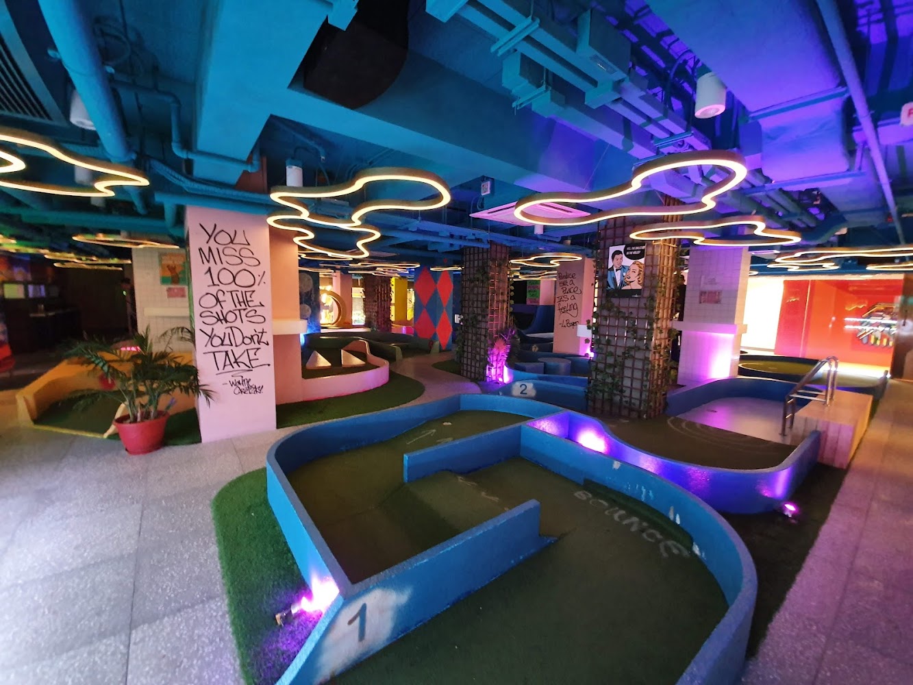 Strokes Hong Kong photo 2