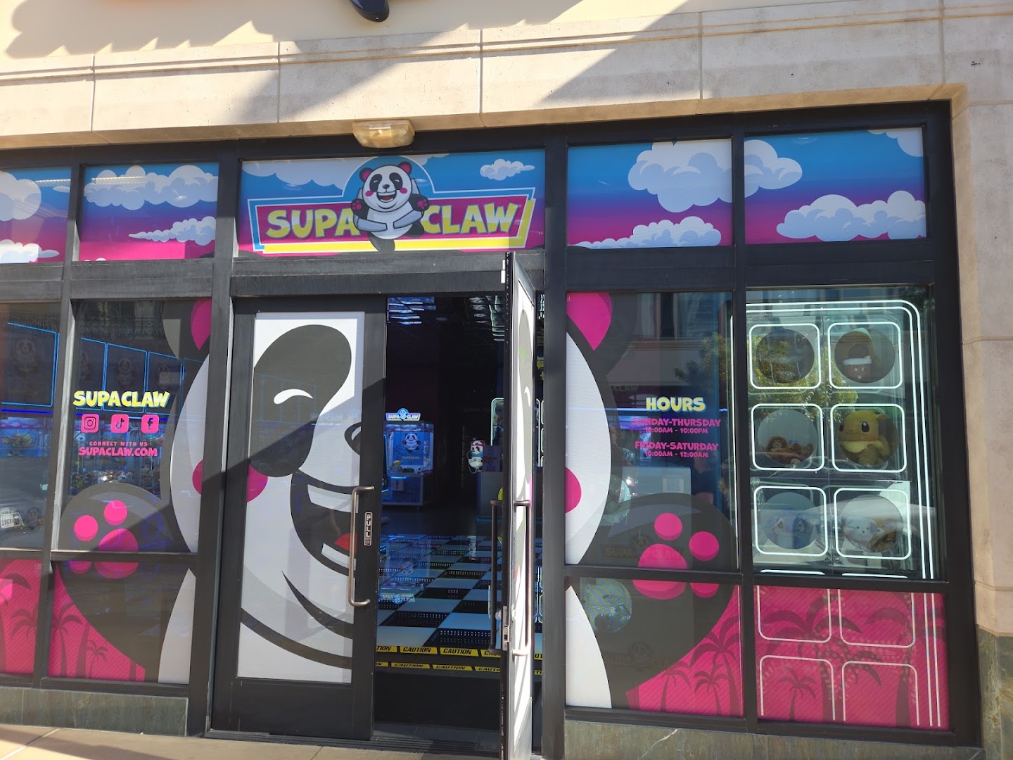 Supa Claw Town Square