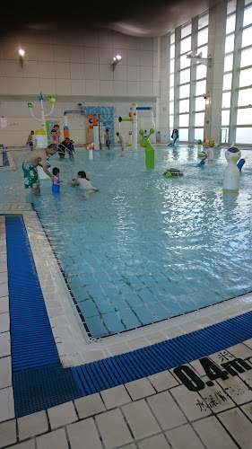 Tai Kok Tsui Swimming Pool