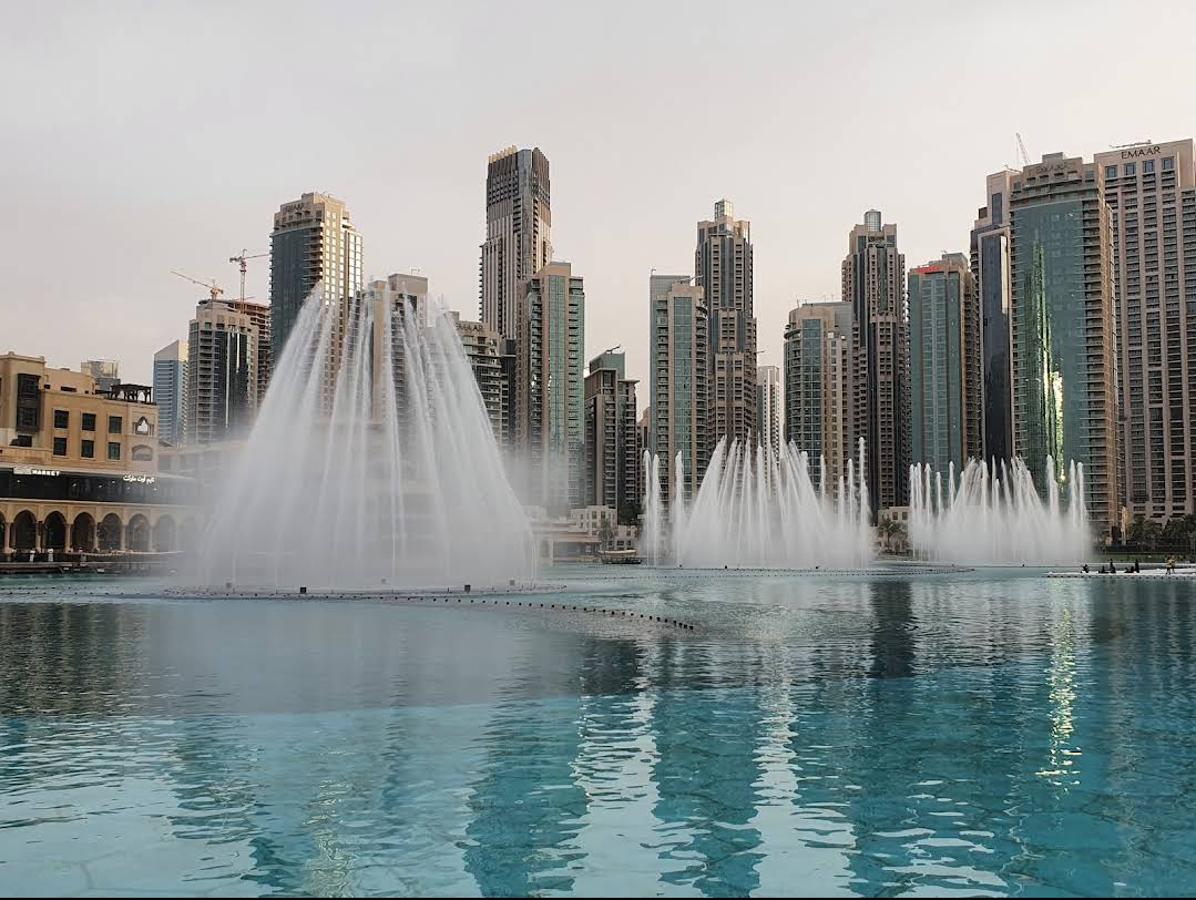 The Dubai Fountain photo 3