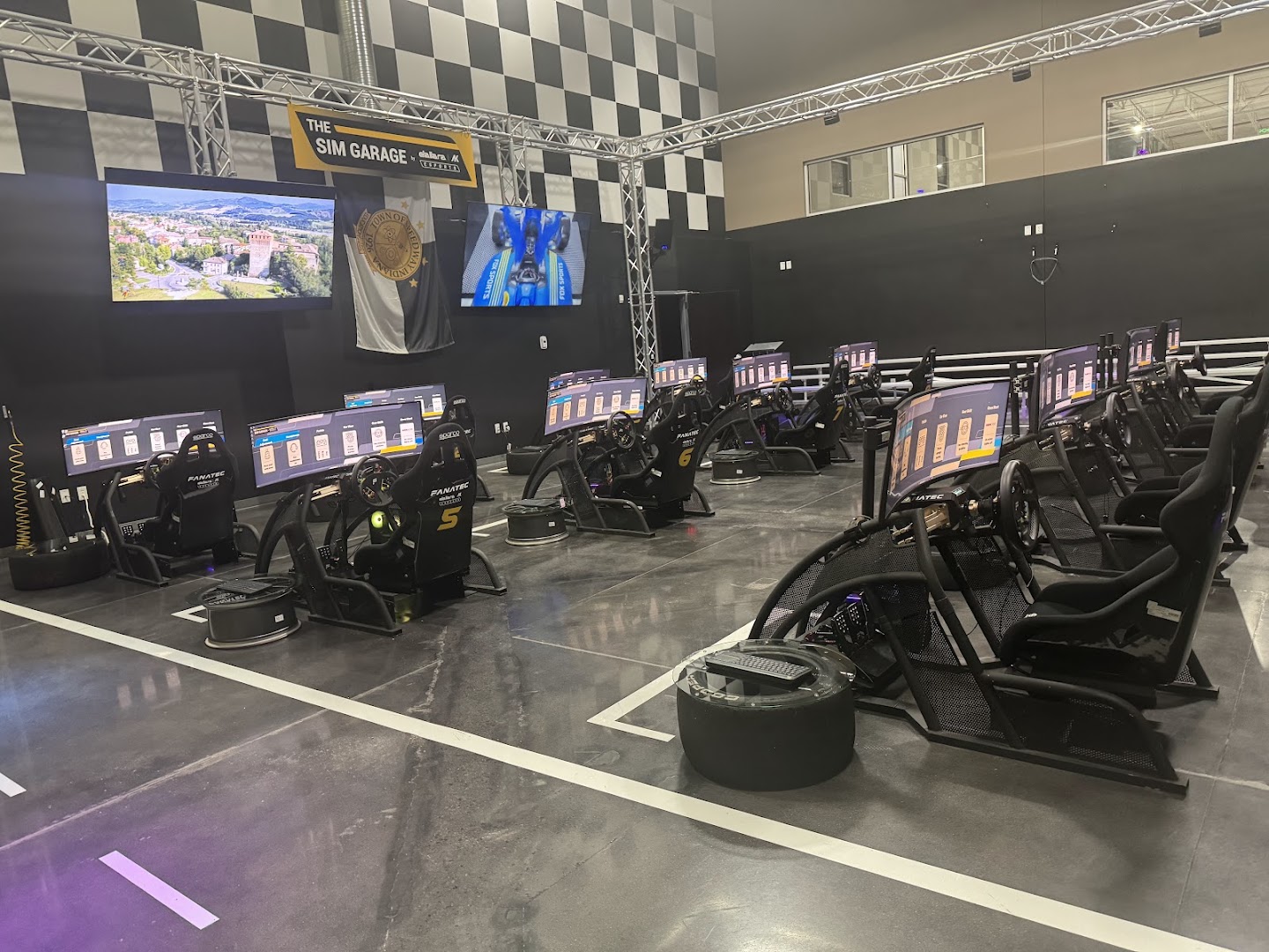 The Sim Garage @ Speedway by Dallara - AK Esports photo 2