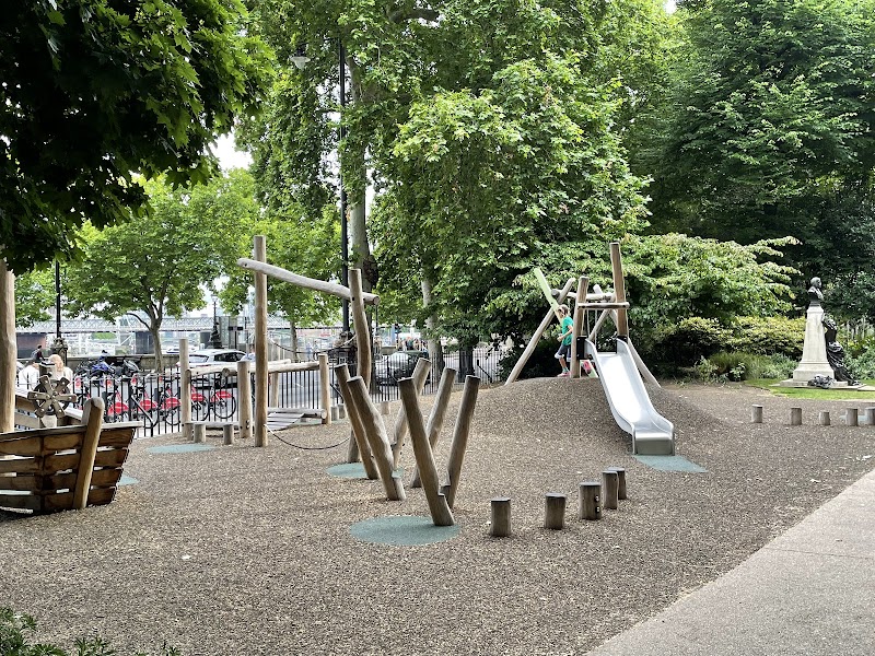 Victoria Embankment Playground photo 2