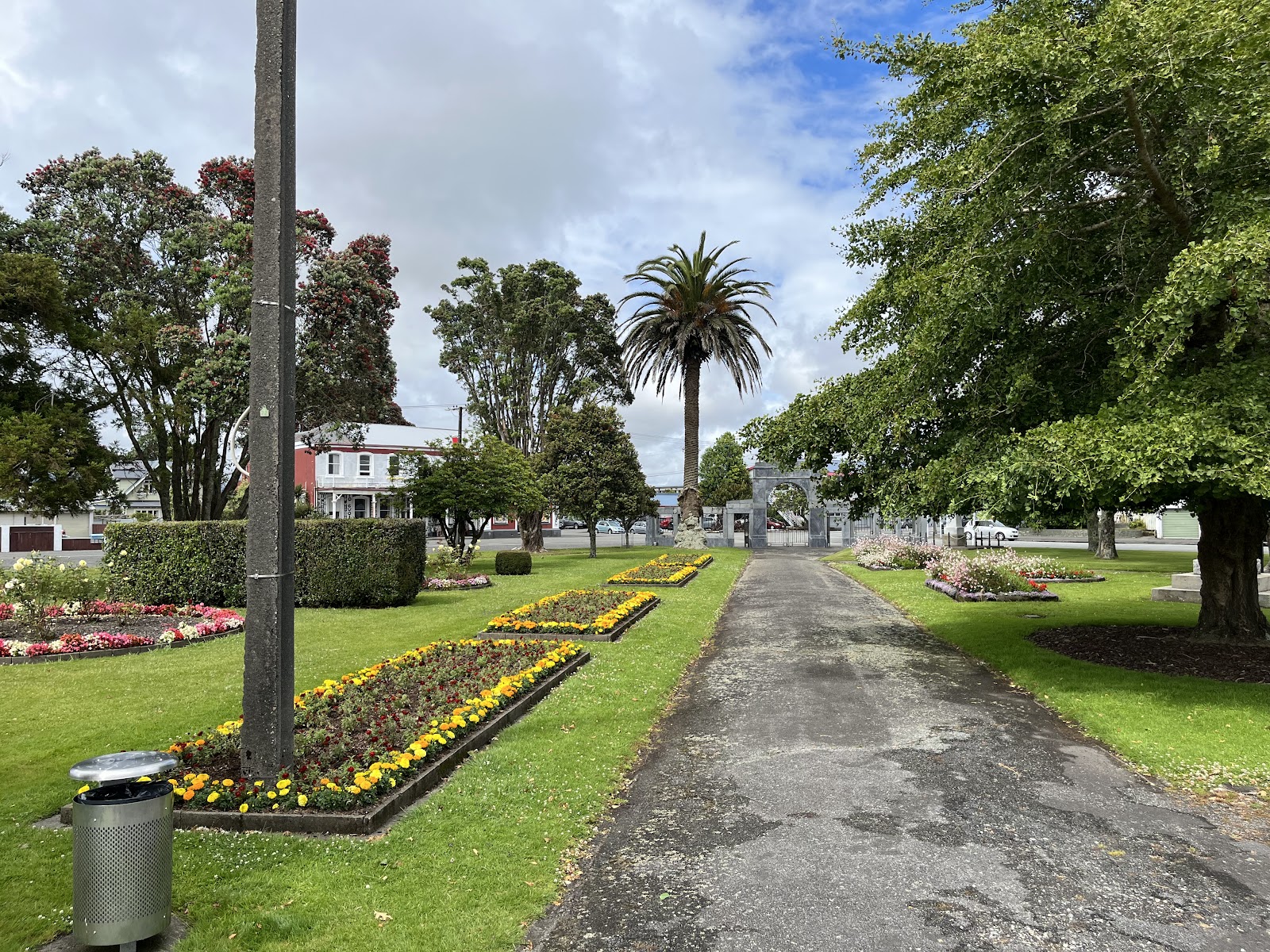 Victoria Square, Westport photo 2