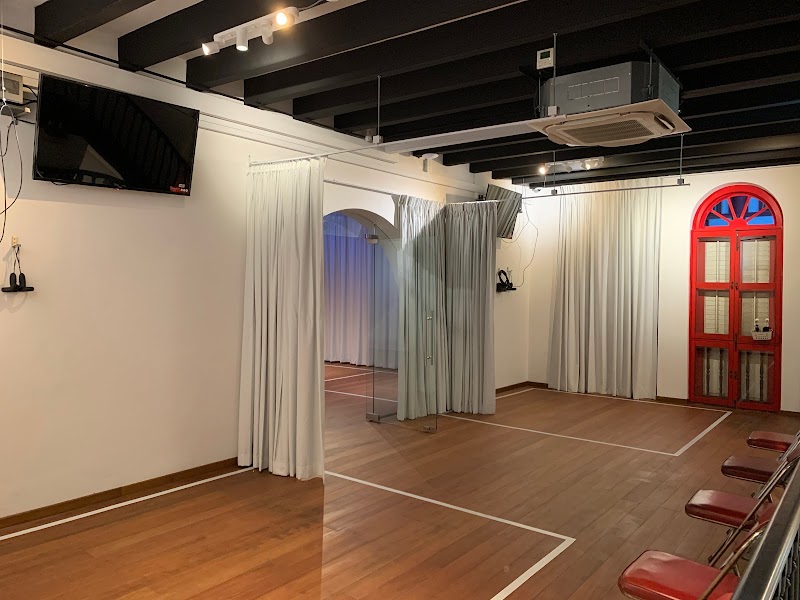 VR WORLD Singapore | Virtual Reality Escape Room | Virtual Reality Arcade photo 3