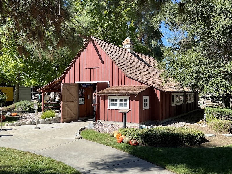 Walt Disneyโs Carolwood Barn