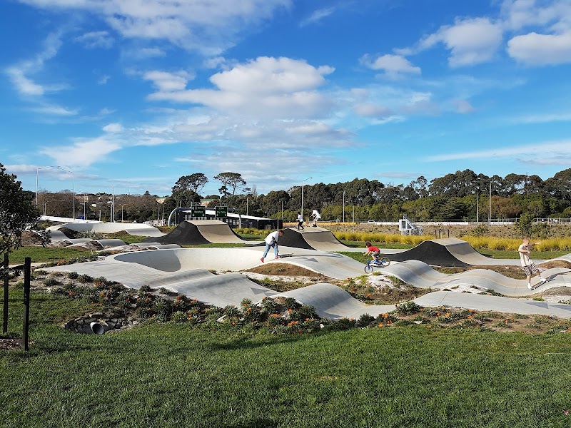 Waterbank Crescent Playground photo 3