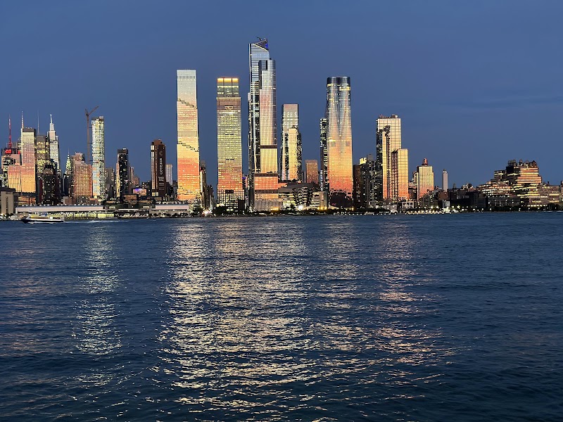 Weehawken Waterfront Park and Recreation Center photo 3