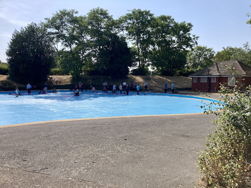 Winn's Common Adventure Playground And Paddling Pool photo 2